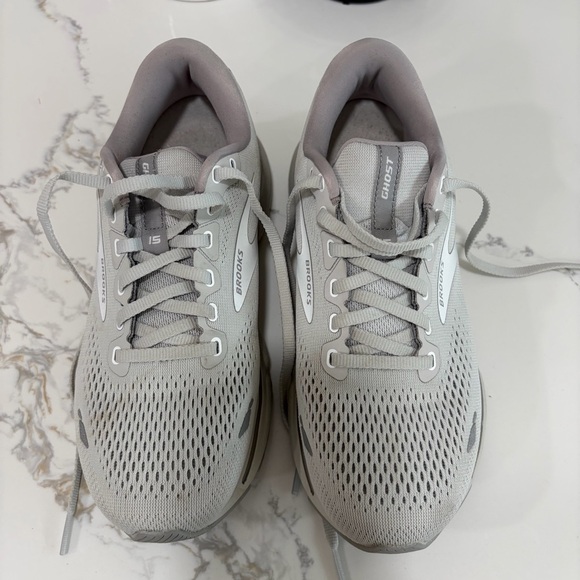 $60 Brooks Ghost 15 Women’s Athletic Running Shoe 8W  Bought Walking Light Grey - Picture 12 of 13